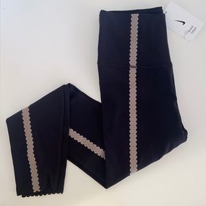 NIKE LUXE YOGA LEGGINGS